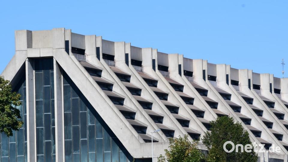 Das Glaswerk: Die Einweihung der &quot;Kathedrale&quot; im Jahr 1970 erlebt der Architekt Walter Gropius nicht mehr. Bild: Petra Hartl