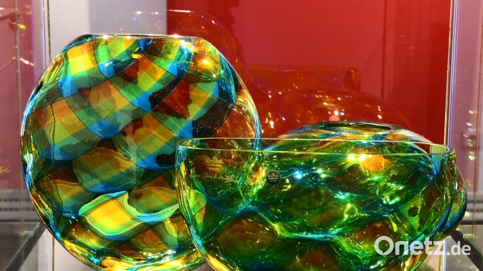 Edle Vasen, gefertigt im Amberger Glaswerk Bild: Petra Hartl