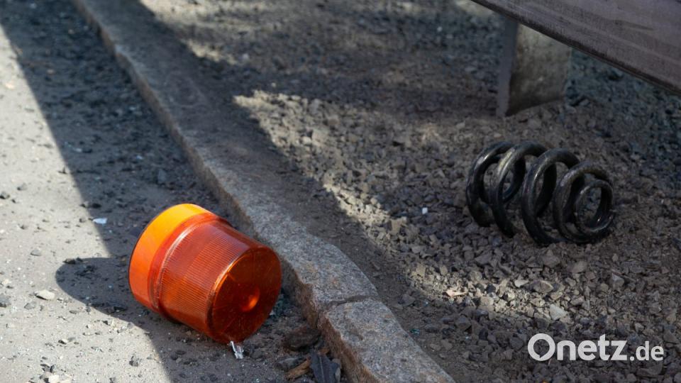 LKW kracht in Baustellenfahrzeug Bild: rw