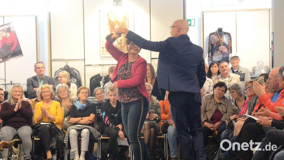 In tollen Klamotten auch mal ein Tänzchen wagen. Bild: Kunz