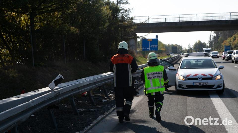 LKW kracht in Baustellenfahrzeug Bild: rw