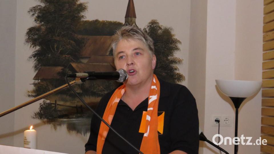 Bezirksvorsitzende Martina Mark freut sich, dass &quot;ihre&quot; Falkenberger so großartige Arbeit im Sinne Kolpings leisten. Bild: ubb