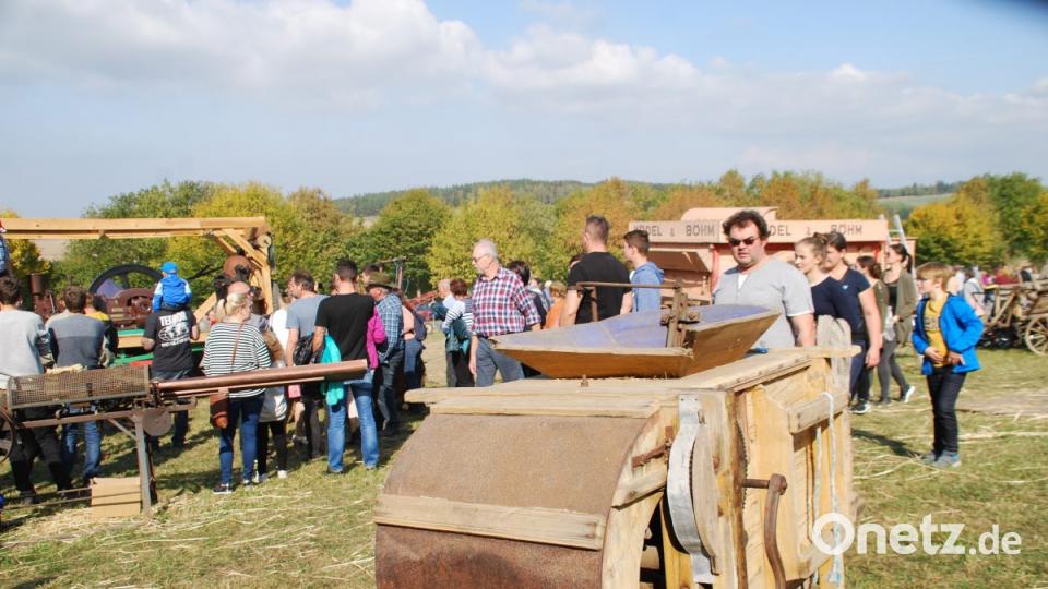 Beim Kartoffelfest in Neualbenreuth gab es viele landwirtschaftliche Geräte zu bewundern. Bild: enz