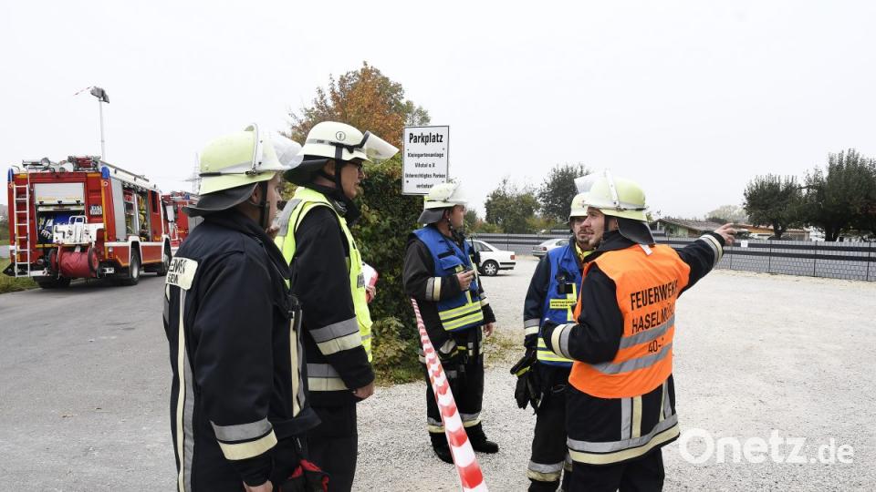 Feuerwehr Polizei und BRK Einsatz an der Kleingartenanlage Vilstal in Kümmersbruck Bild: Petra Hartl