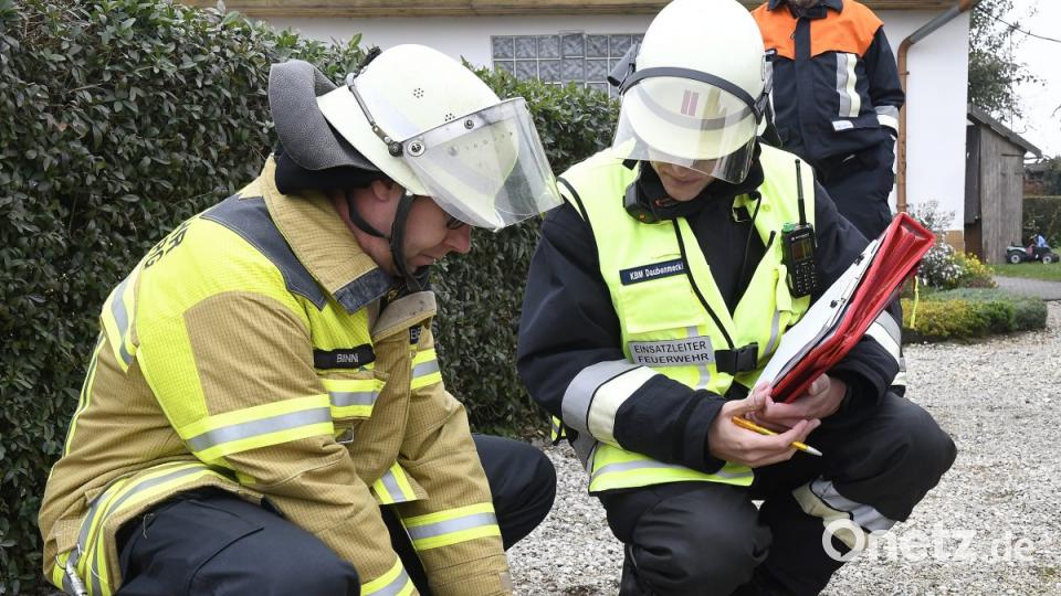 Feuerwehr Polizei und BRK Einsatz an der Kleingartenanlage Vilstal in Kümmersbruck Bild: Petra Hartl