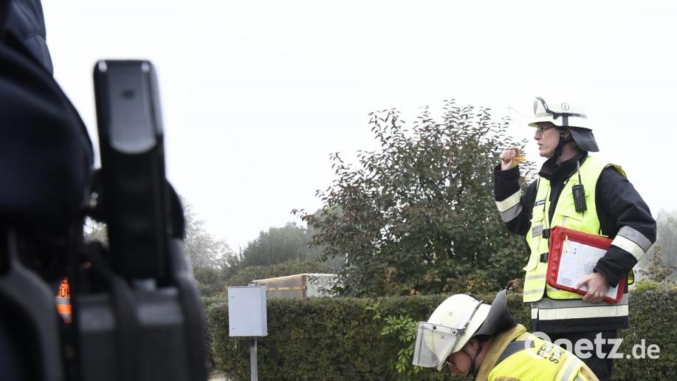 Feuerwehr Polizei und BRK Einsatz an der Kleingartenanlage Vilstal in Kümmersbruck Bild: Petra Hartl