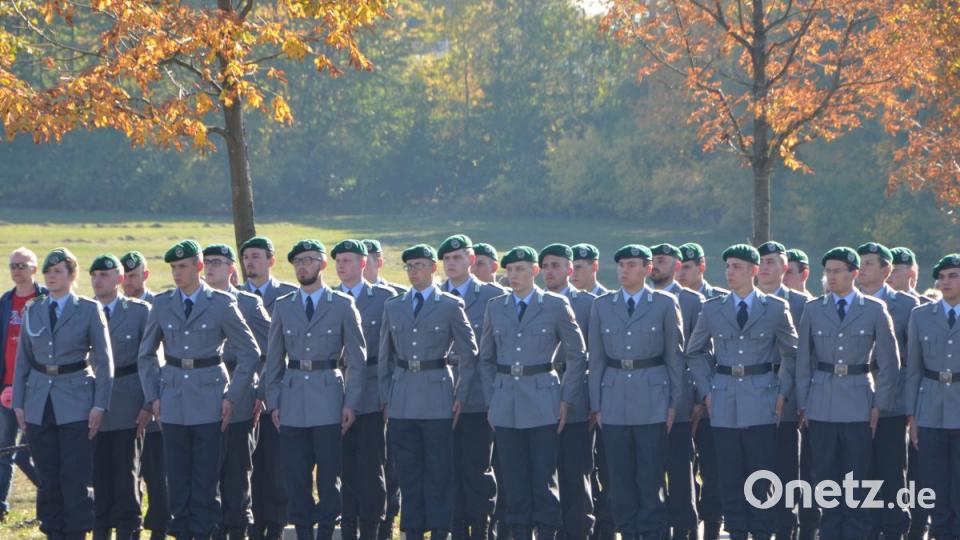 Mit allen militärischen Ehren legten 186 Rekruten am Mittwochnachmittag ihren Eid auf die Bundesrepublik Deutschland ab. Bild: dob