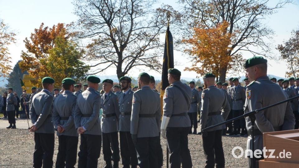 Mit allen militärischen Ehren legten 186 Rekruten am Mittwochnachmittag ihren Eid auf die Bundesrepublik Deutschland ab. Bild: dob