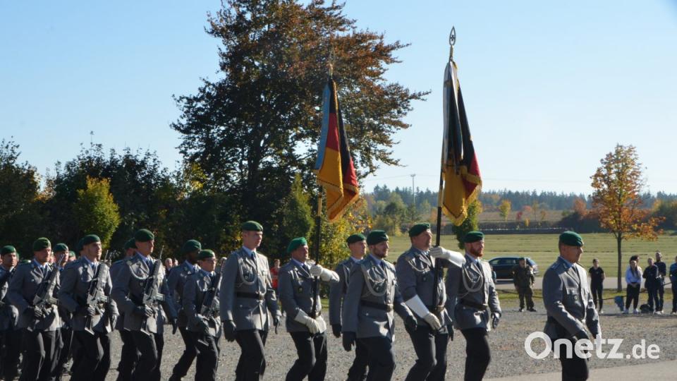 Mit allen militärischen Ehren legten 186 Rekruten am Mittwochnachmittag ihren Eid auf die Bundesrepublik Deutschland ab. Bild: dob