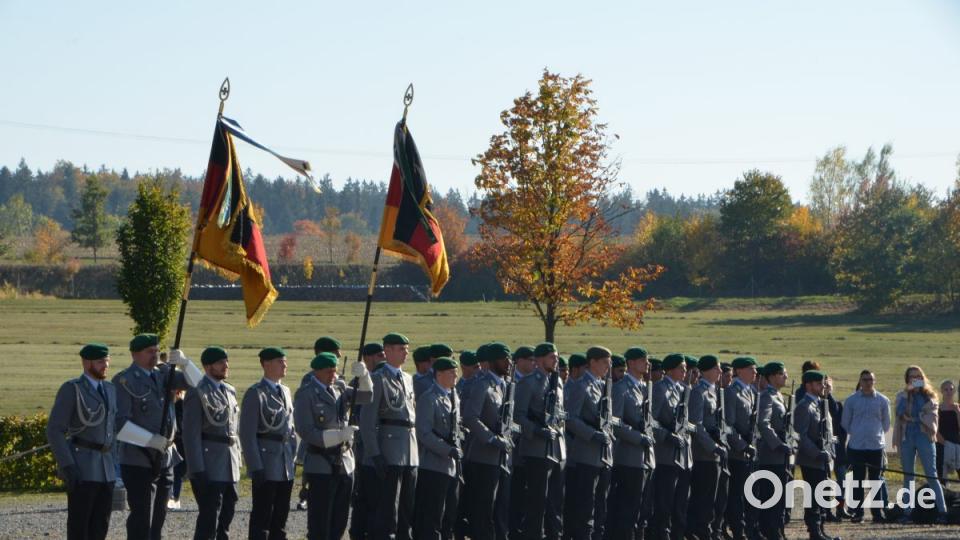 Mit allen militärischen Ehren legten 186 Rekruten am Mittwochnachmittag ihren Eid auf die Bundesrepublik Deutschland ab. Bild: dob