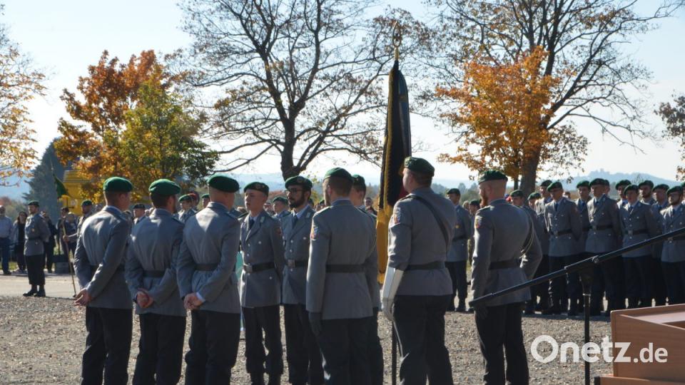 Mit allen militärischen Ehren legten 186 Rekruten am Mittwochnachmittag ihren Eid auf die Bundesrepublik Deutschland ab. Bild: dob