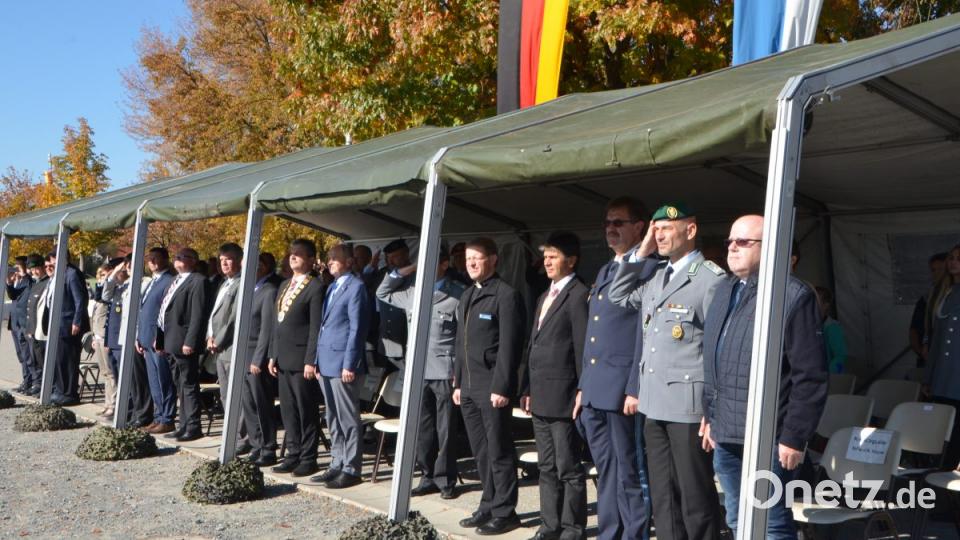 Mit allen militärischen Ehren legten 186 Rekruten am Mittwochnachmittag ihren Eid auf die Bundesrepublik Deutschland ab. Bild: dob