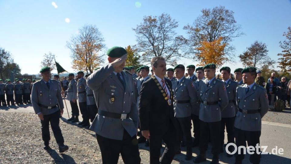 Mit allen militärischen Ehren legten 186 Rekruten am Mittwochnachmittag ihren Eid auf die Bundesrepublik Deutschland ab. Bild: dob