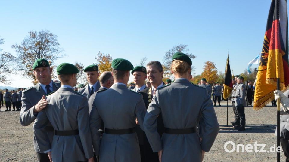 Mit allen militärischen Ehren legten 186 Rekruten am Mittwochnachmittag ihren Eid auf die Bundesrepublik Deutschland ab. Bild: dob