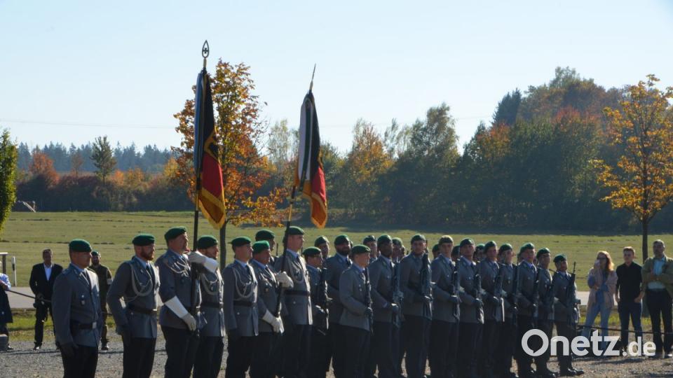 Mit allen militärischen Ehren legten 186 Rekruten am Mittwochnachmittag ihren Eid auf die Bundesrepublik Deutschland ab. Bild: dob