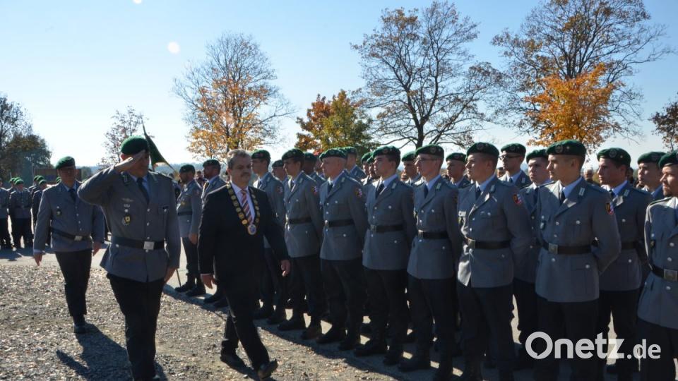 Mit allen militärischen Ehren legten 186 Rekruten am Mittwochnachmittag ihren Eid auf die Bundesrepublik Deutschland ab. Bild: dob