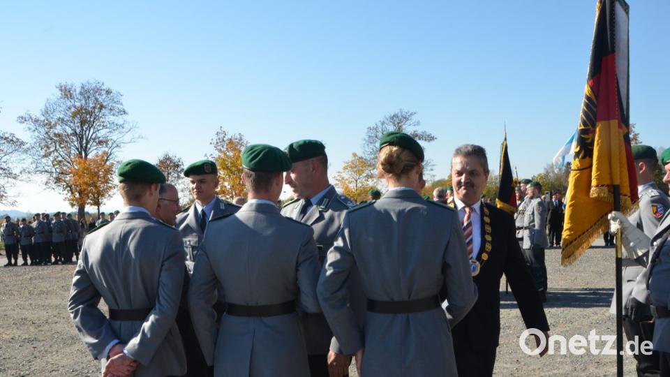 Mit allen militärischen Ehren legten 186 Rekruten am Mittwochnachmittag ihren Eid auf die Bundesrepublik Deutschland ab. Bild: dob