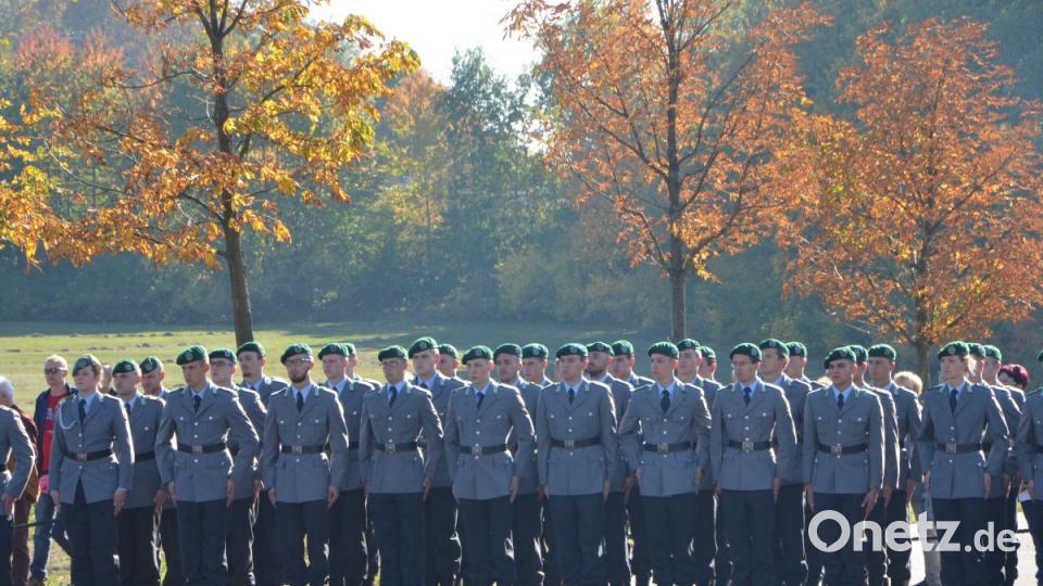 Mit allen militärischen Ehren legten 186 Rekruten am Mittwochnachmittag ihren Eid auf die Bundesrepublik Deutschland ab. Bild: dob