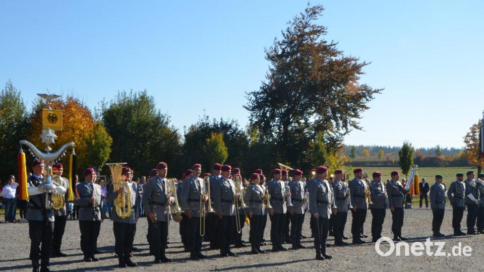Mit allen militärischen Ehren legten 186 Rekruten am Mittwochnachmittag ihren Eid auf die Bundesrepublik Deutschland ab. Bild: dob