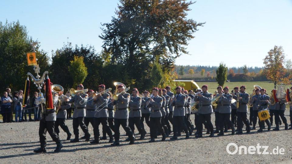 Mit allen militärischen Ehren legten 186 Rekruten am Mittwochnachmittag ihren Eid auf die Bundesrepublik Deutschland ab. Bild: dob
