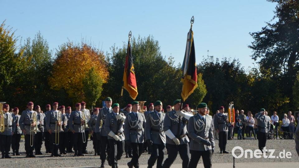 Mit allen militärischen Ehren legten 186 Rekruten am Mittwochnachmittag ihren Eid auf die Bundesrepublik Deutschland ab. Bild: dob