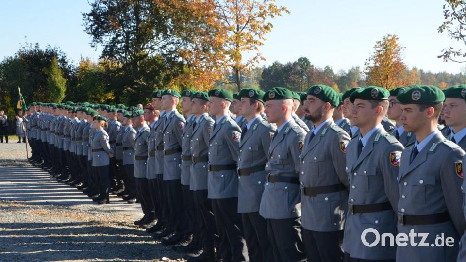 Mit allen militärischen Ehren legten 186 Rekruten am Mittwochnachmittag ihren Eid auf die Bundesrepublik Deutschland ab. Bild: dob