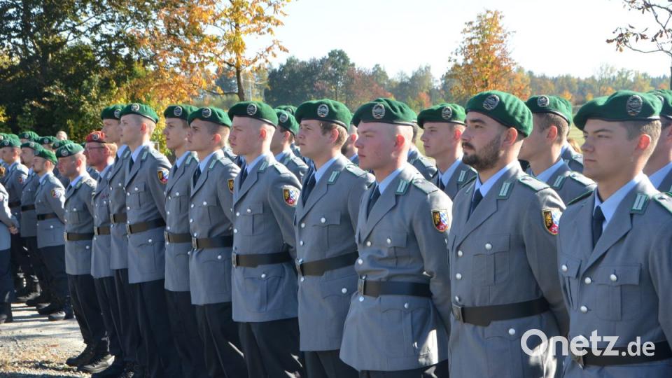 Mit allen militärischen Ehren legten 186 Rekruten am Mittwochnachmittag ihren Eid auf die Bundesrepublik Deutschland ab. Bild: dob