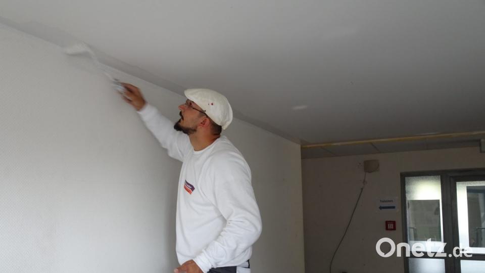 Noch sind die Handwerker in den neuen VHS-Räumen unterwegs. Momentan sind die Maler im Haus. Bild: rti