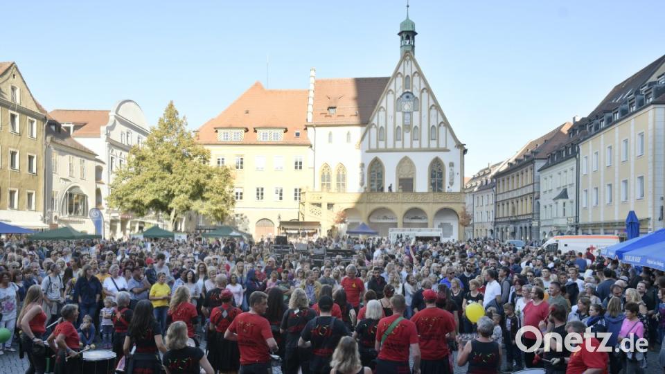 Demo gegen die AfD vom Marktplatz Amberg zum ACC und wieder zurück Bild: Petra Hartl