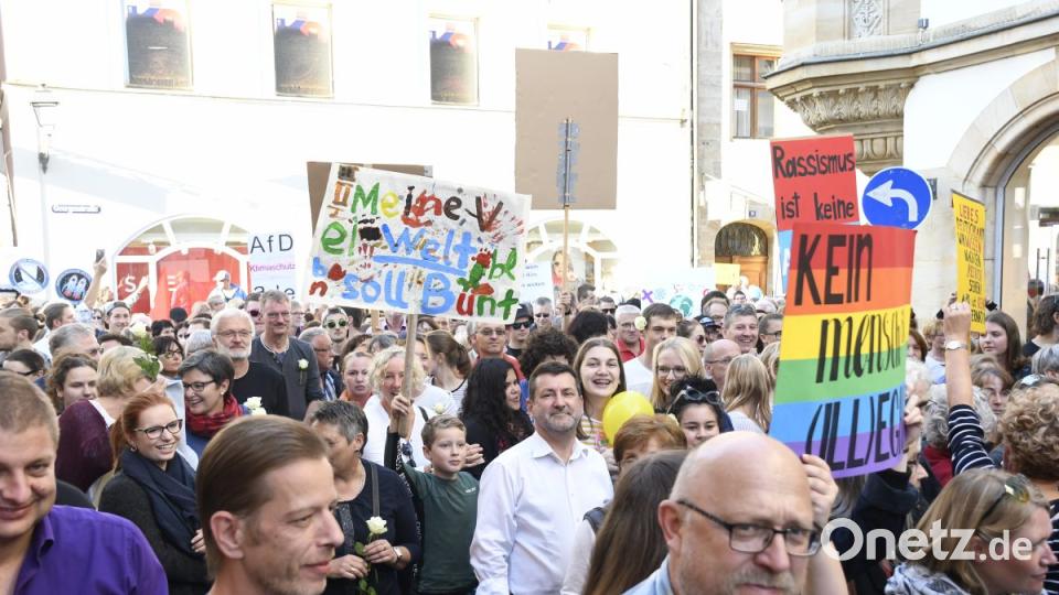 Demo gegen die AfD vom Marktplatz Amberg zum ACC und wieder zurück Bild: Petra Hartl