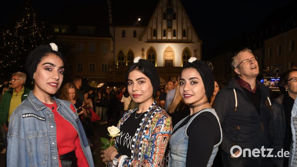 Demo gegen die AfD vom Marktplatz Amberg zum ACC und wieder zurück Bild: Petra Hartl