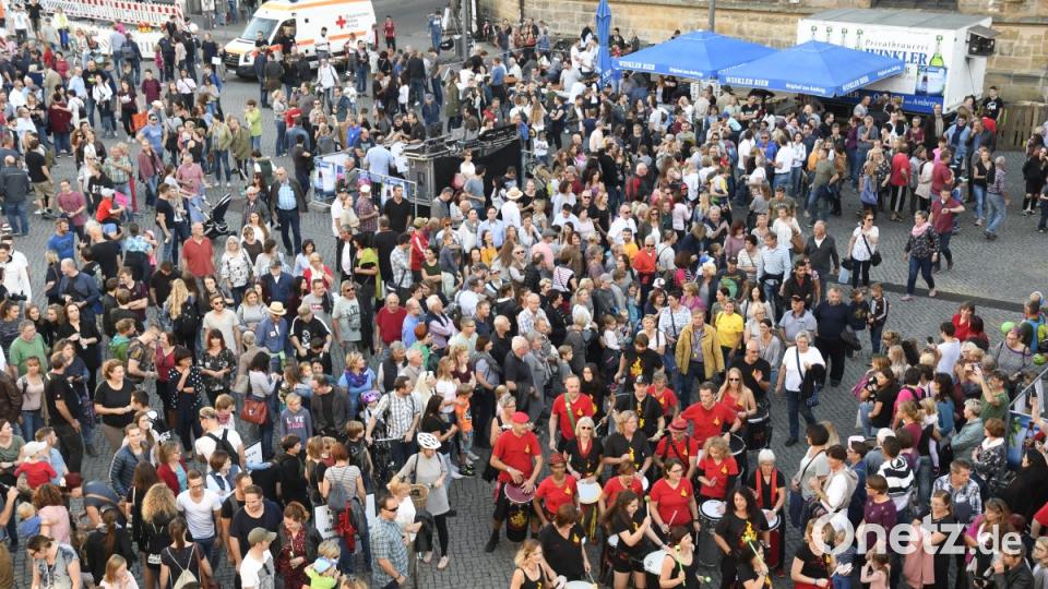Demo gegen die AfD vom Marktplatz Amberg zum ACC und wieder zurück Bild: Petra Hartl