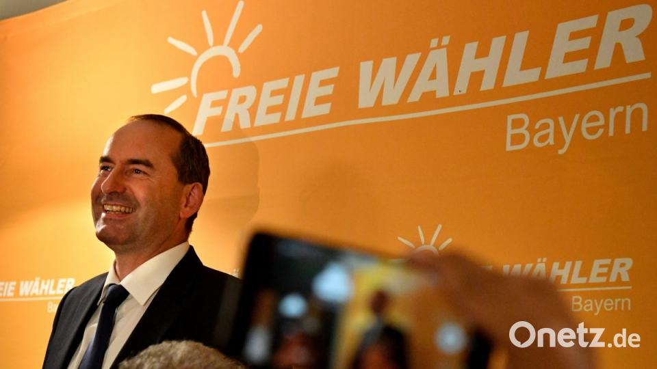 FW-Chef Hubert Aiwanger ist an diesem Wahlabend ein glücklicher Mann Lino Mirgeler/dpa