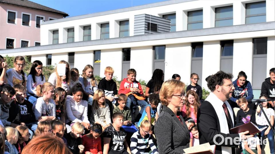 Viele Zuschauer bei der Einweihung. Bild: rgr