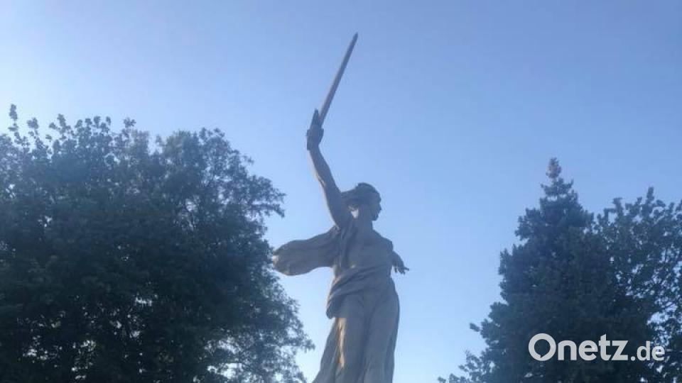Schnappschuss der Rallye-Fahrer vor der Mutter-Heimat-Statue in Wolgograd. Bild: exb