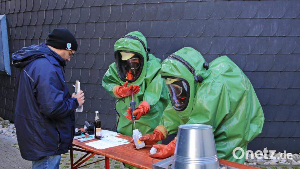 Arbeiten mit dem Prüfröhrchen Bild: egl