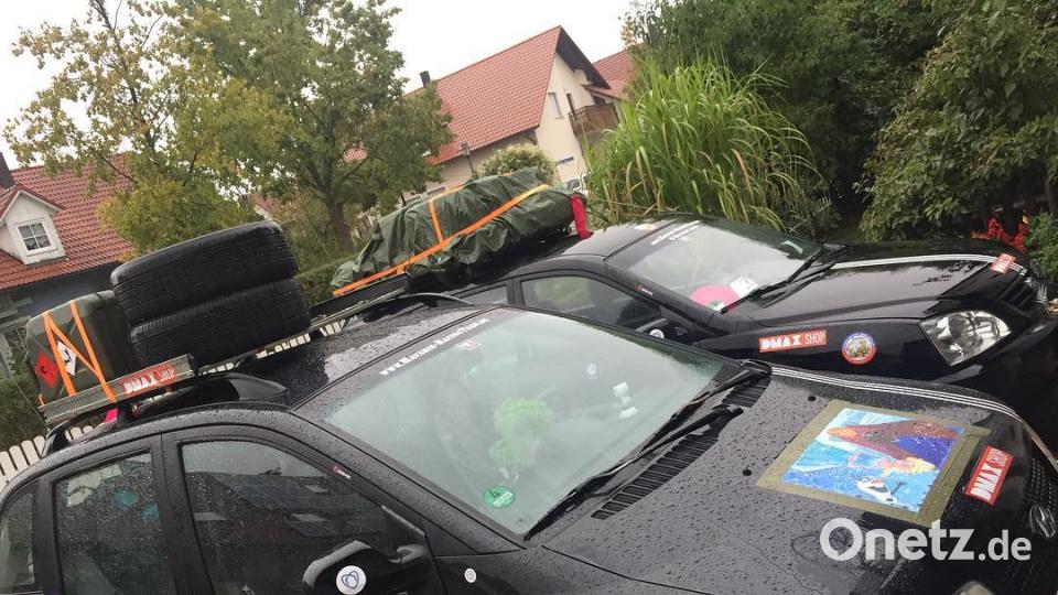 Der Amberger Moritz Termer und vier Studienkollegen haben sich auf den Weg gemacht: Bei der Tajik Rally geht es darum, alte Autos nach Tadschikistan zu bringen, wo sie dann vom Hilfswerk Caritas versteigert werden. Am Sonntag sind die jungen Männer im niederbayerischen Hohenthann gestartet. Bild: exb