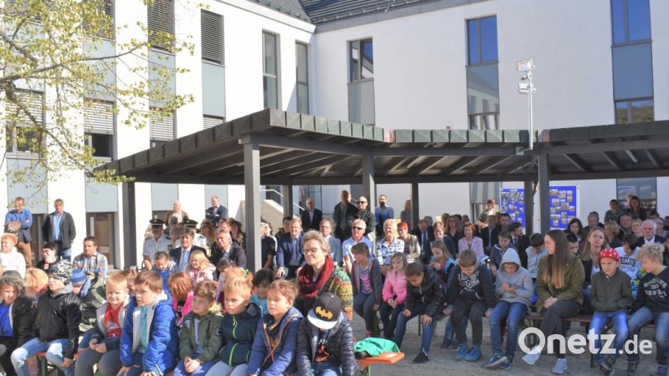 Viele Zuschauer bei der Einweihung. Bild: rgr