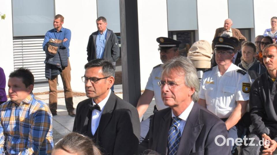 Rektor Thomas Schmidt (Dritter von links). Bild: rgr