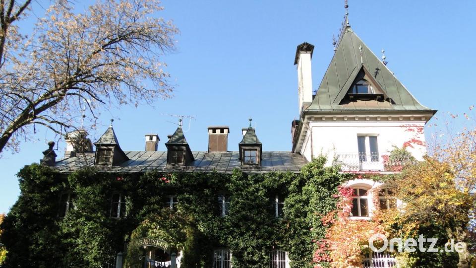 Im Museumsschlösschen der Glashütte Theresienthal in Zwiesel sind historische Werke der Firma ausgestellt. Bild: esa