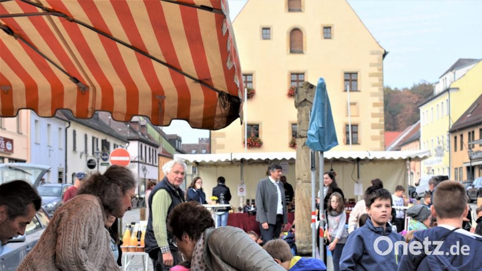 Beim Herbstmarkt in Grafenwöhr gibt es neben frischer Ware aus der Region spezielle Schmankerln. Bild: rgr