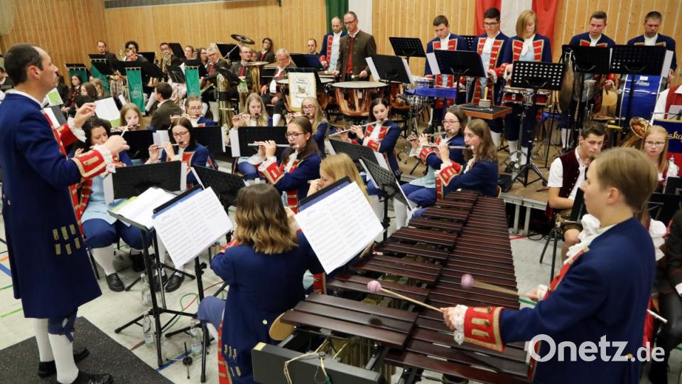 Auch der Kolping-Spielmannszug Oberviechtach trat auf. Bild: Gerhard Götz