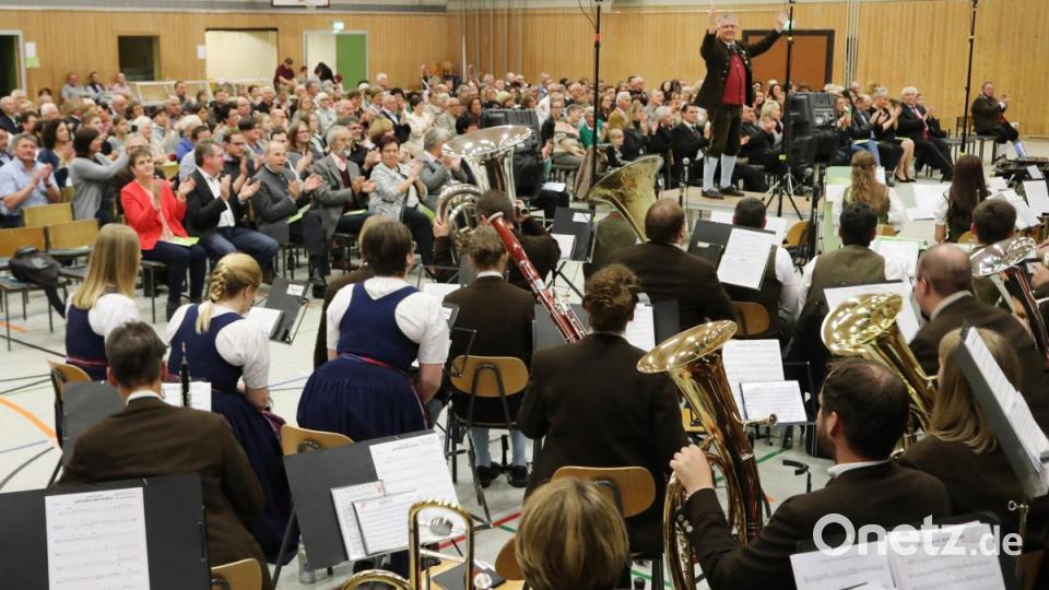 Gemeinschaftschor beim NBMB-Kreiskonzert in Oberviechtach Bild: Gerhard Götz