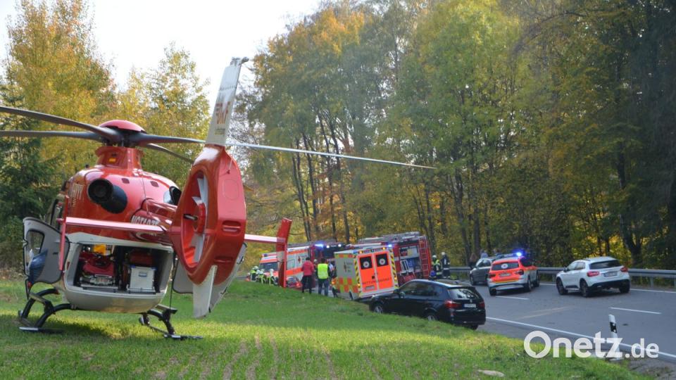 Viele Rettungskräfte waren an der Unfallstelle. Bild: dob