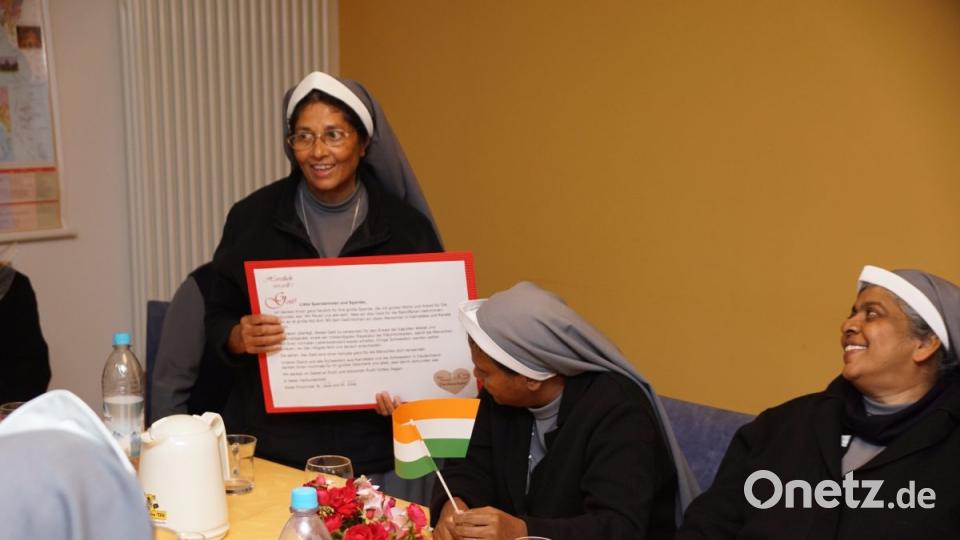 Eine Dankurkunde wird die Radsportgruppe weiter an die herzliche Begrüßung erinnern. Bild: bkr