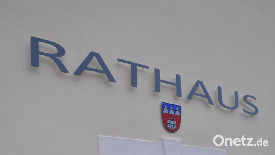 Der Eingang des Rathauses ist jetzt behindertengerecht gestaltet. Bild: ak