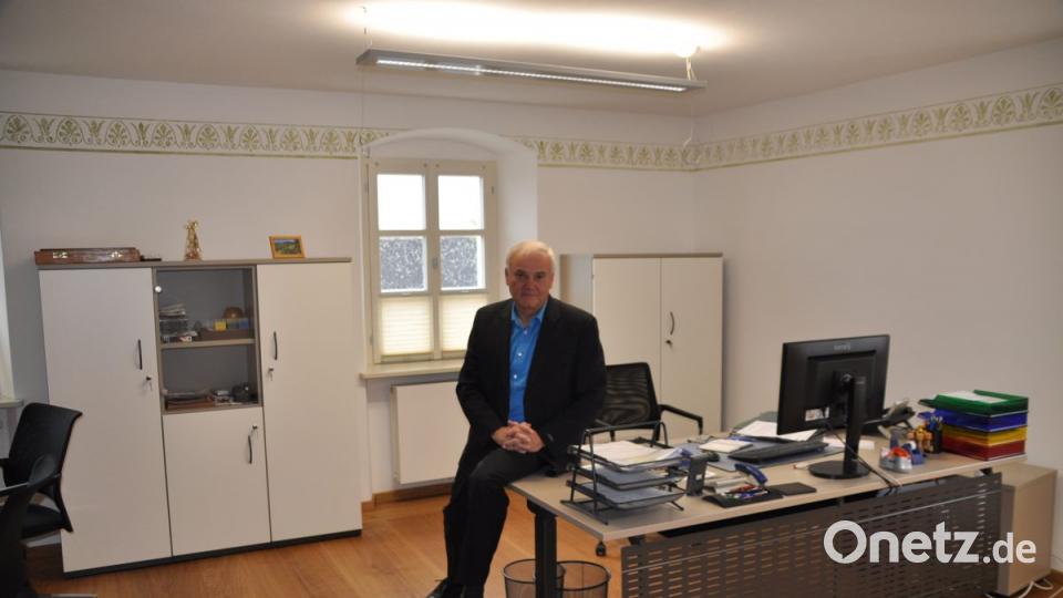 Auf dem Schreibtisch von Bürgermeister Günter Kopp ist ebenfalls bereits alles auf seinem Platz. Bild: ak