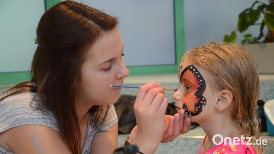 Zum Abwaschen geeignet: CT Creativ sorgte für bunte Kindergesichter. Bild: Kunz