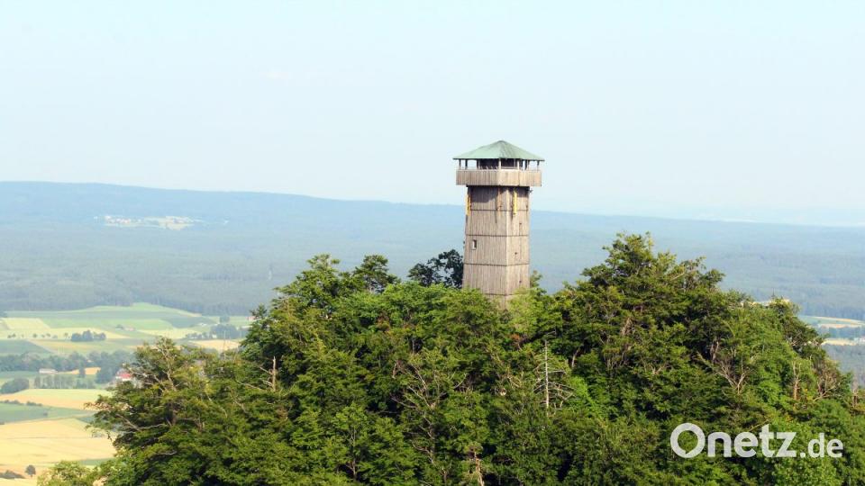 Blick auf den Turm am Rauhen Kulm Bild: stg