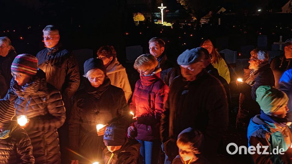 Meditativer Gang auf dem Friedhof Bild: tr